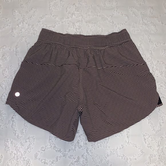 LULULEMON REVERSIBLE SHORTS - Picture 3 of 7